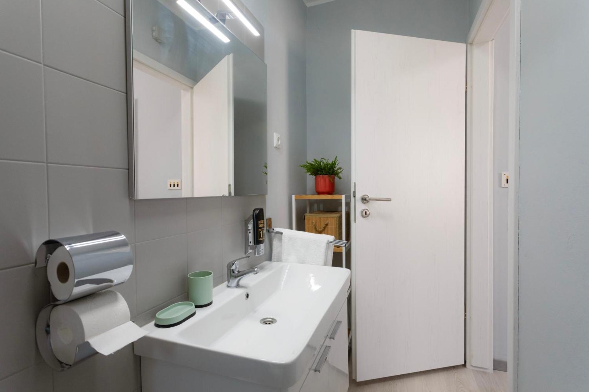 Apartments Galeb Рабац Екстер'єр фото