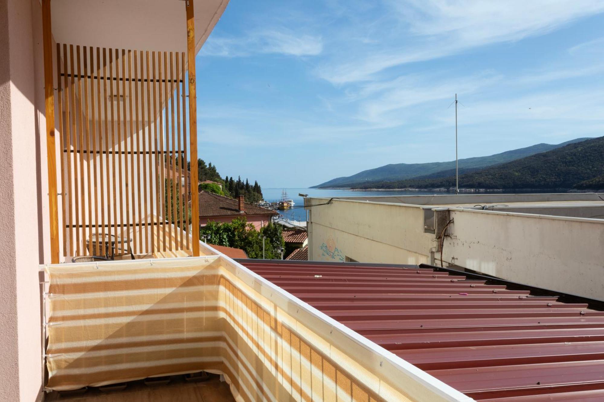 Apartments Galeb Рабац Екстер'єр фото