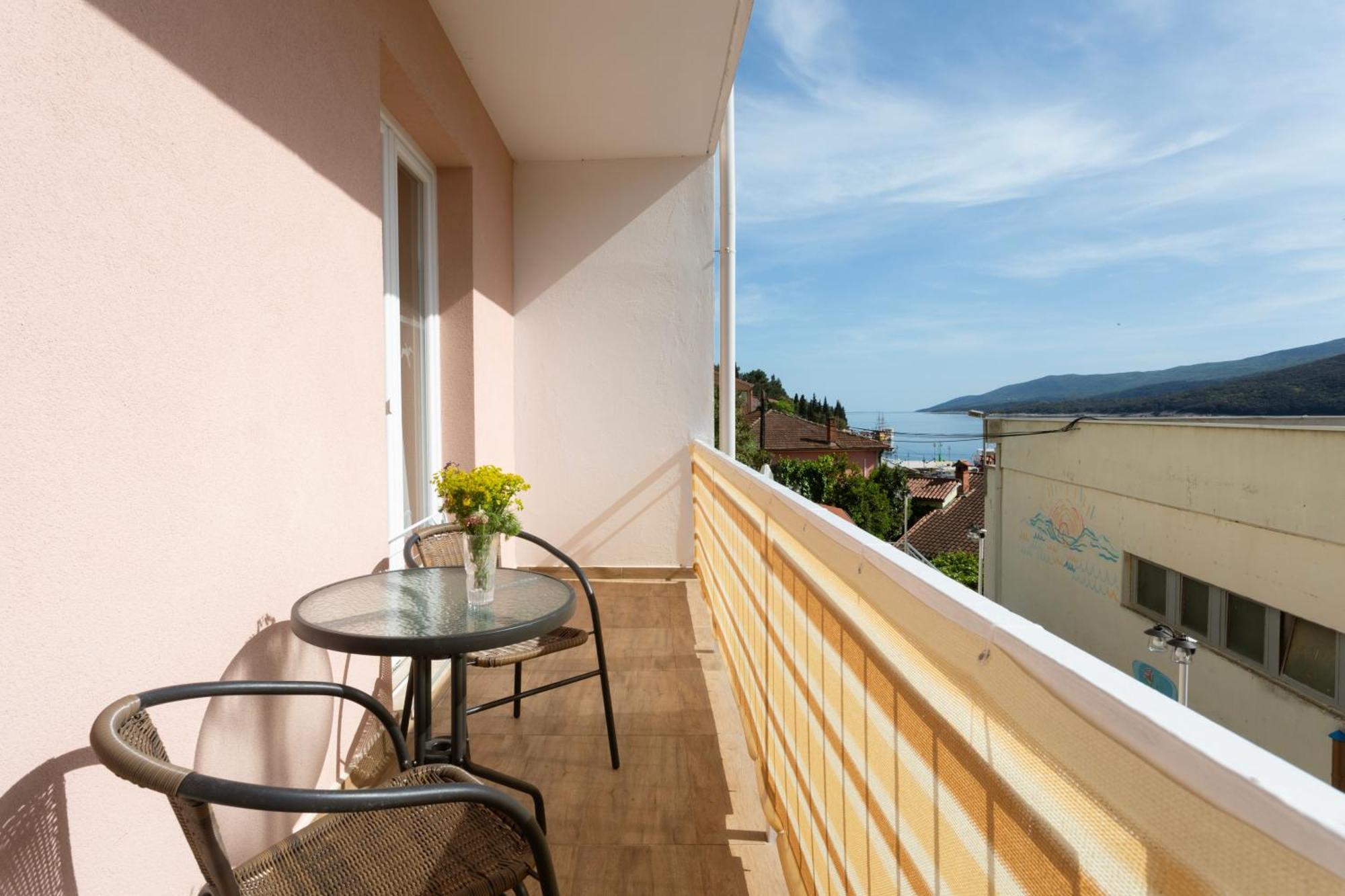 Apartments Galeb Рабац Екстер'єр фото